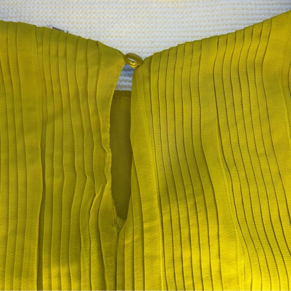 Chartreuse Textured Ruffle Shoulder Blouse | Ribbed Style Top| Size Large - Picture 4 of 6
